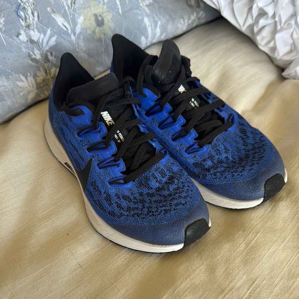 Nike Blue and Black Athletic Running Shoes Size 3.5Y